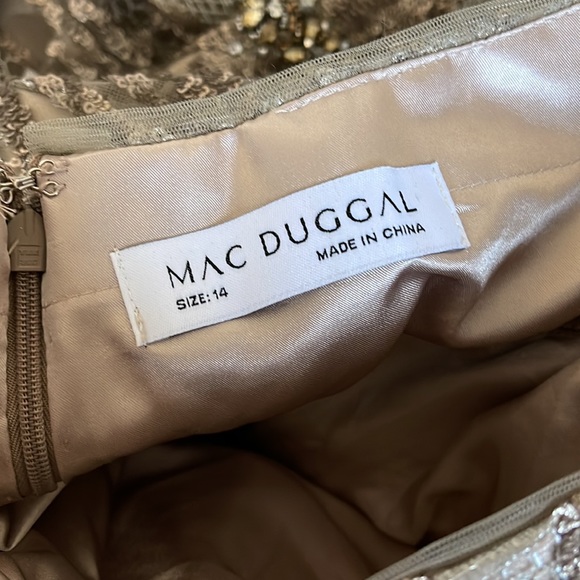 Mac Duggal
Embroidered & Embellished Long
Sleeve Tulle Ballgown - Picture 11 of 11